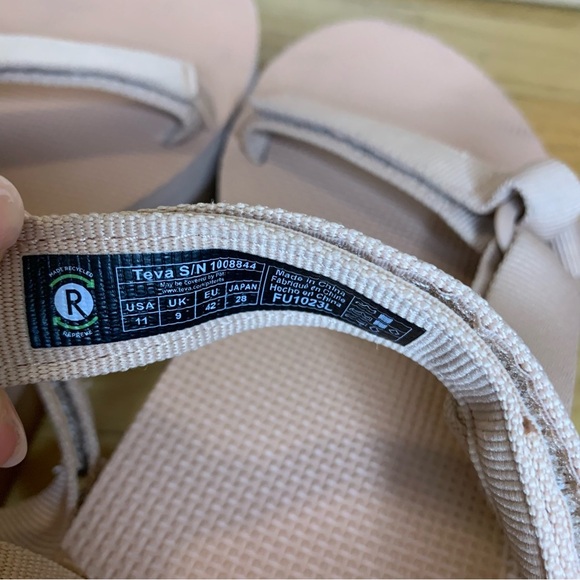 Teva Women's Flatform Universal Sandals - Size 11 - Picture 7 of 8